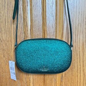 Such a pretty purse I just have to many!